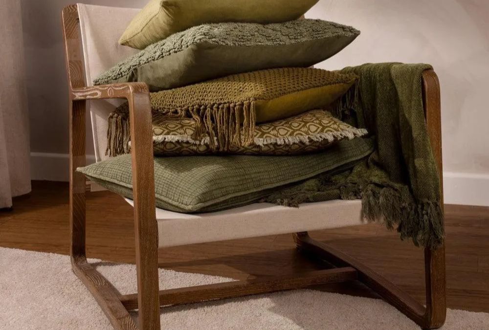 10 Green Living Room Ideas for a Relaxing Home - 07
