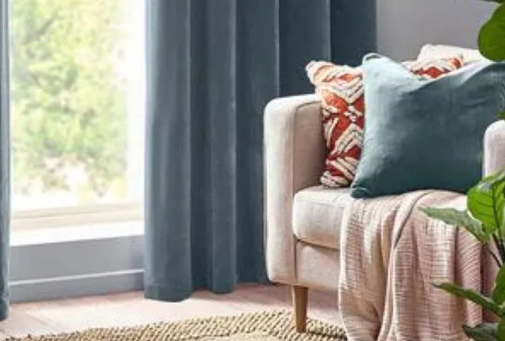 6 Ways to Style a Corner Sofa - 02