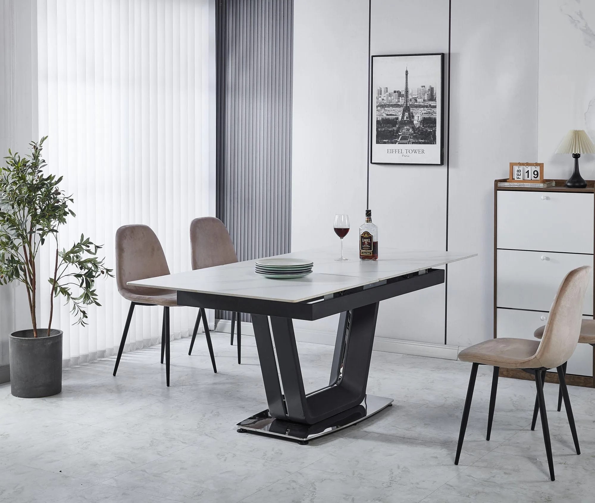 What is an extending dining table?