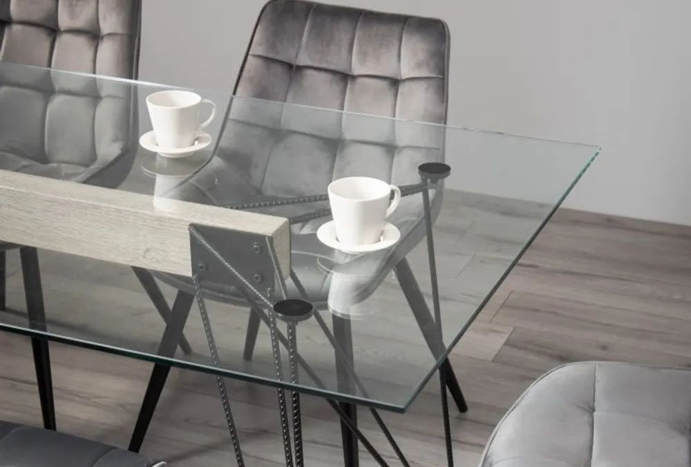 HOW TO CLEAN YOUR GLASS TABLE STREAK FREE