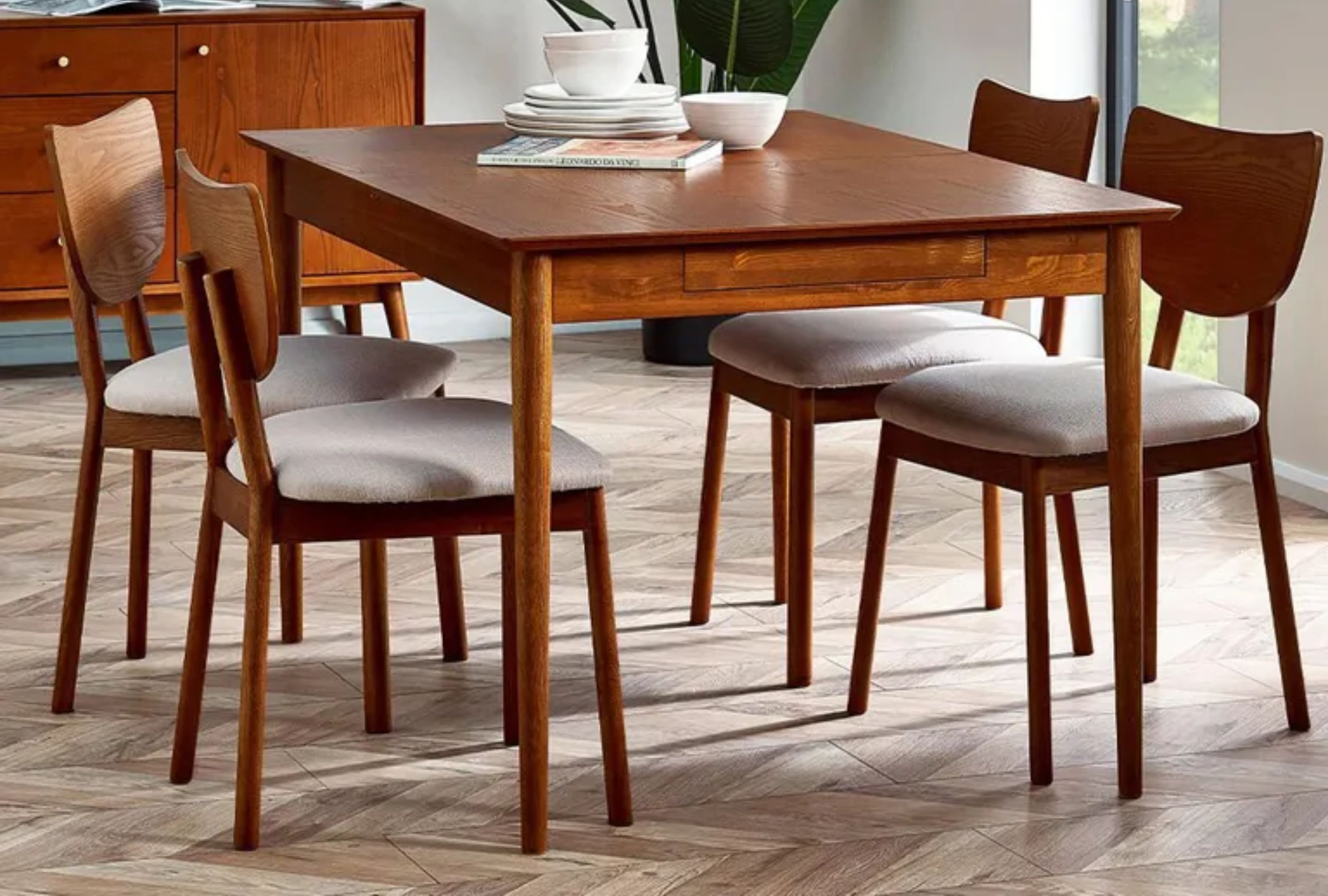 Choosing the Right Wood for Your Dining Table - 001
