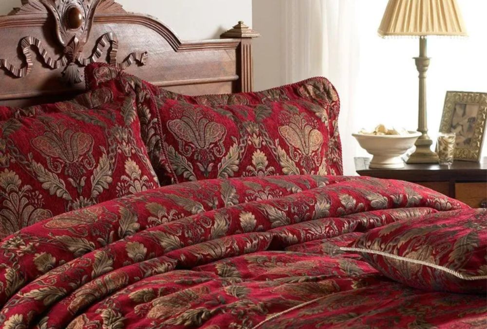 How to Decorate Your Home with Cherry Red and Burgundy - 05