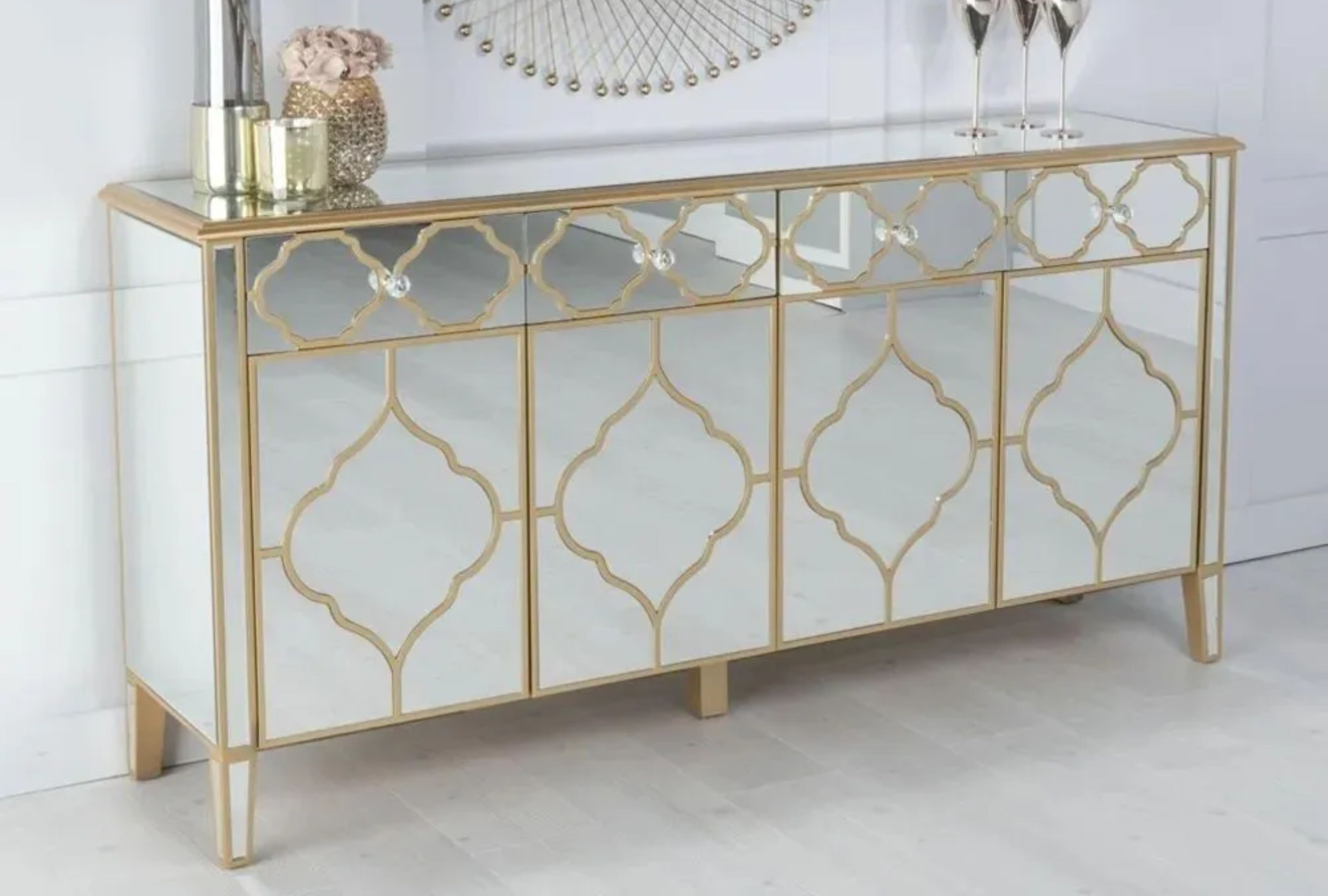 Pros and Cons of Mirrored Furniture - 003